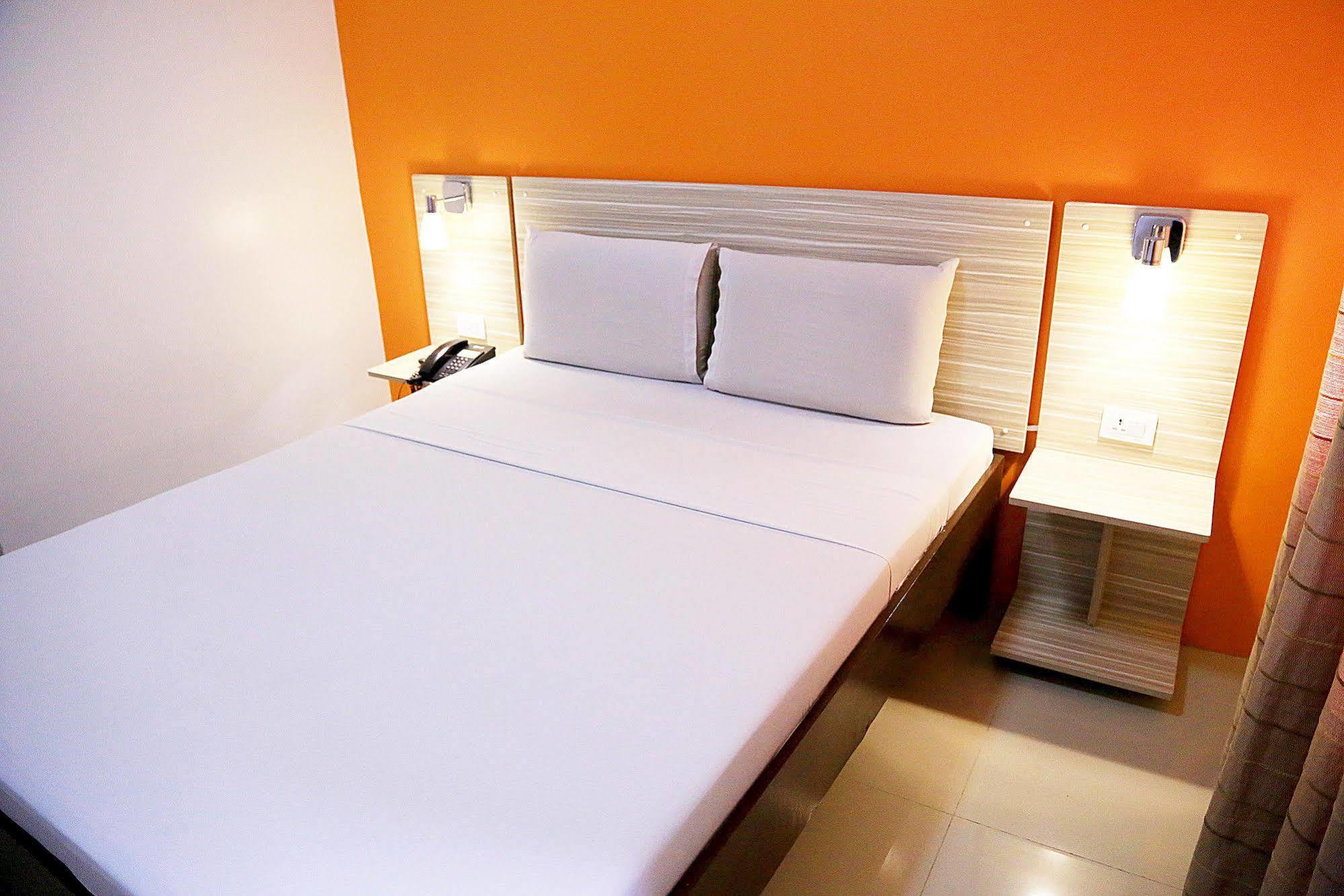 Travelbee Business Inn Cebu Bagian luar foto